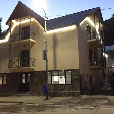 Guesthouse Gera Mestia Bagian luar foto