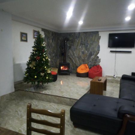 Guesthouse Gera Mestia Bagian luar foto