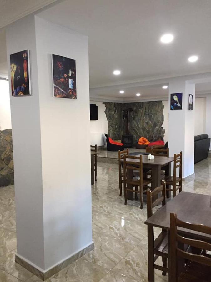 Guesthouse Gera Mestia Bagian luar foto