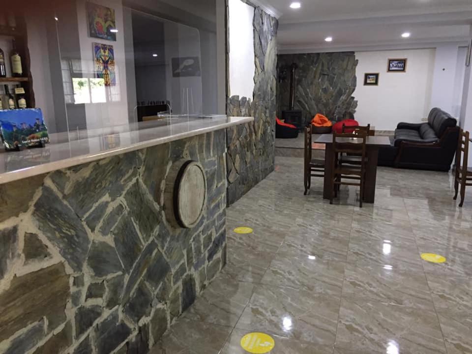 Guesthouse Gera Mestia Bagian luar foto