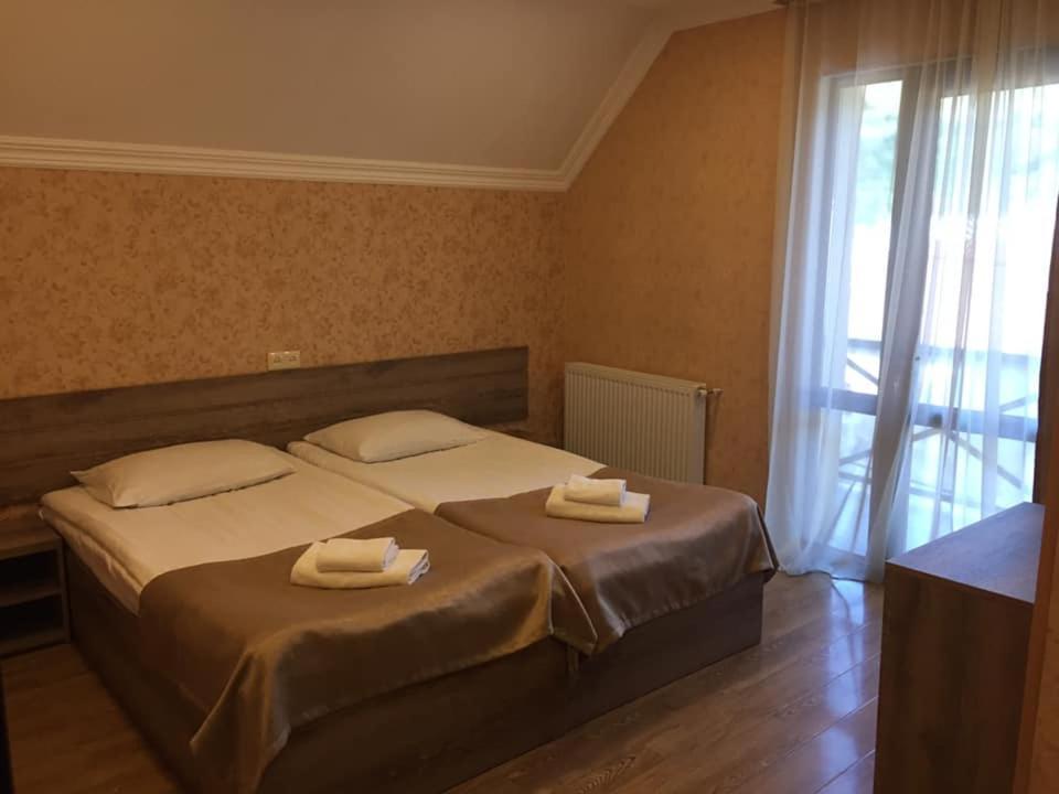 Guesthouse Gera Mestia Bagian luar foto