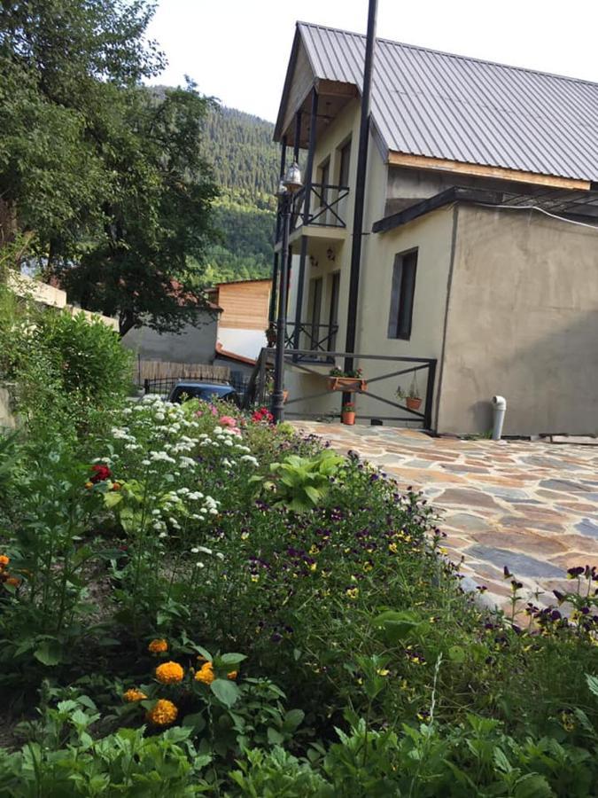Guesthouse Gera Mestia Bagian luar foto