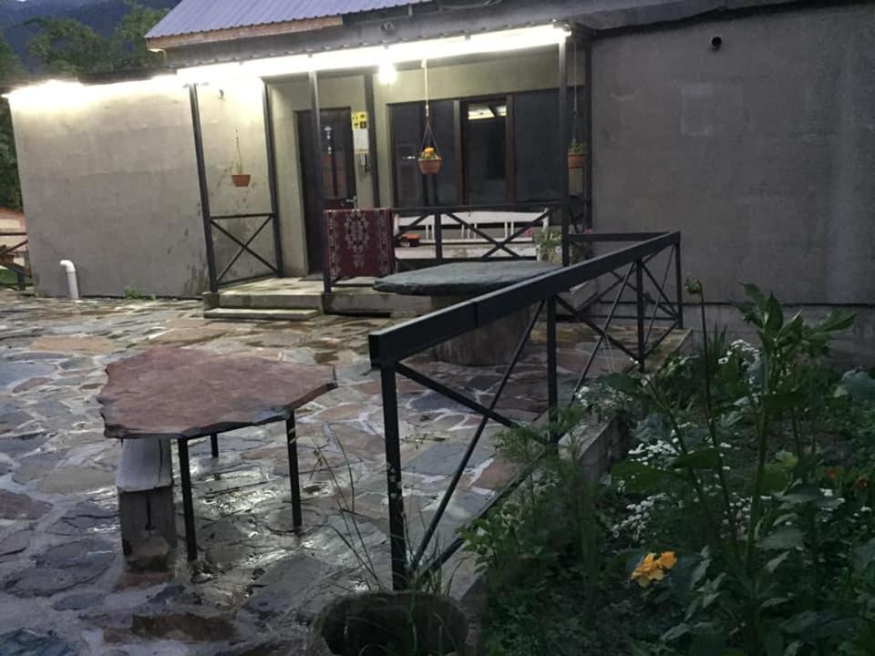 Guesthouse Gera Mestia Bagian luar foto