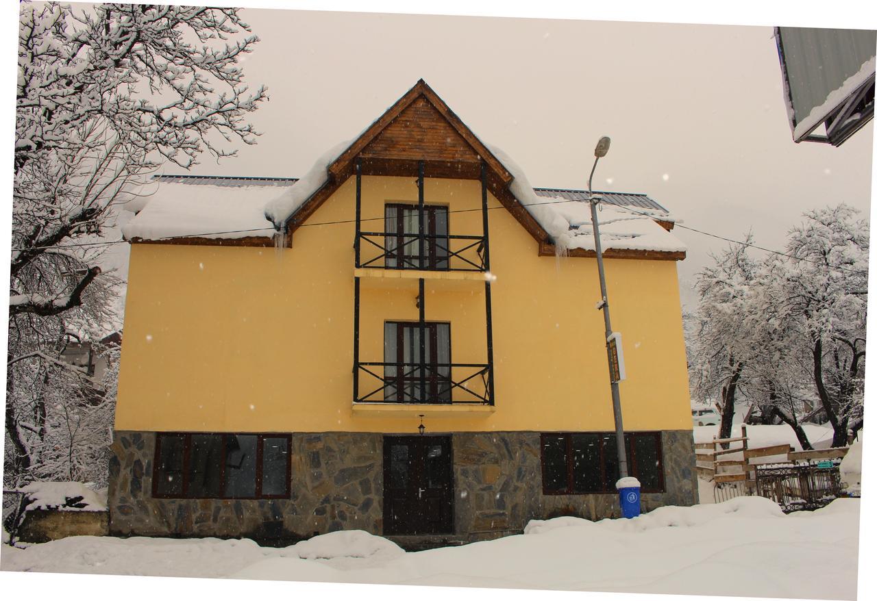 Guesthouse Gera Mestia Bagian luar foto