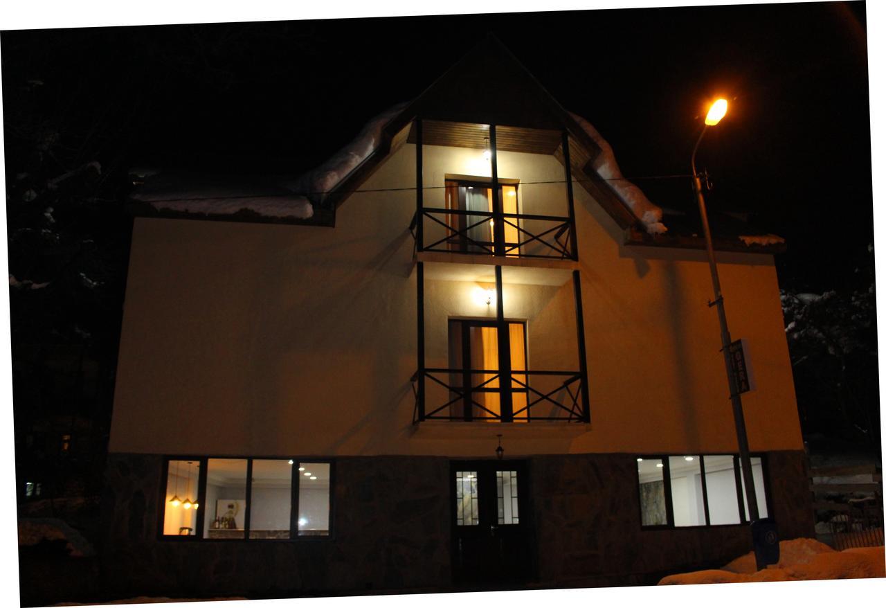 Guesthouse Gera Mestia Bagian luar foto