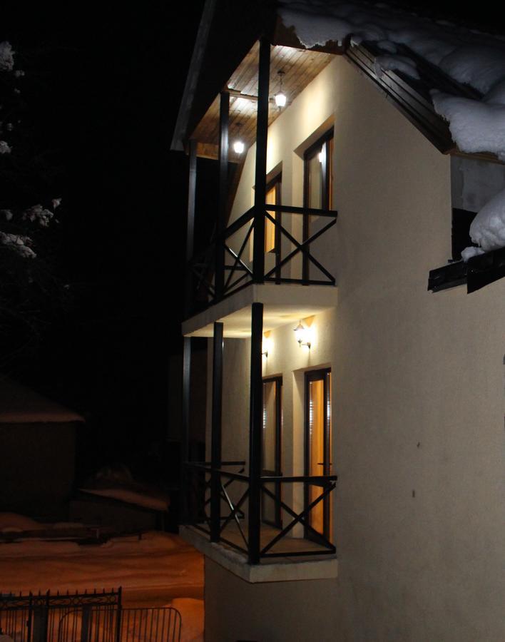 Guesthouse Gera Mestia Bagian luar foto