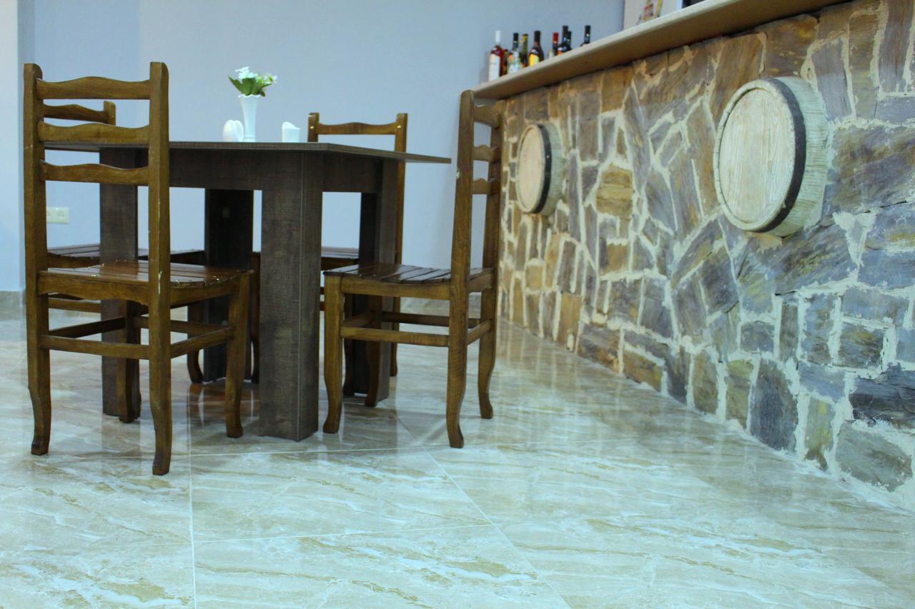 Guesthouse Gera Mestia Bagian luar foto