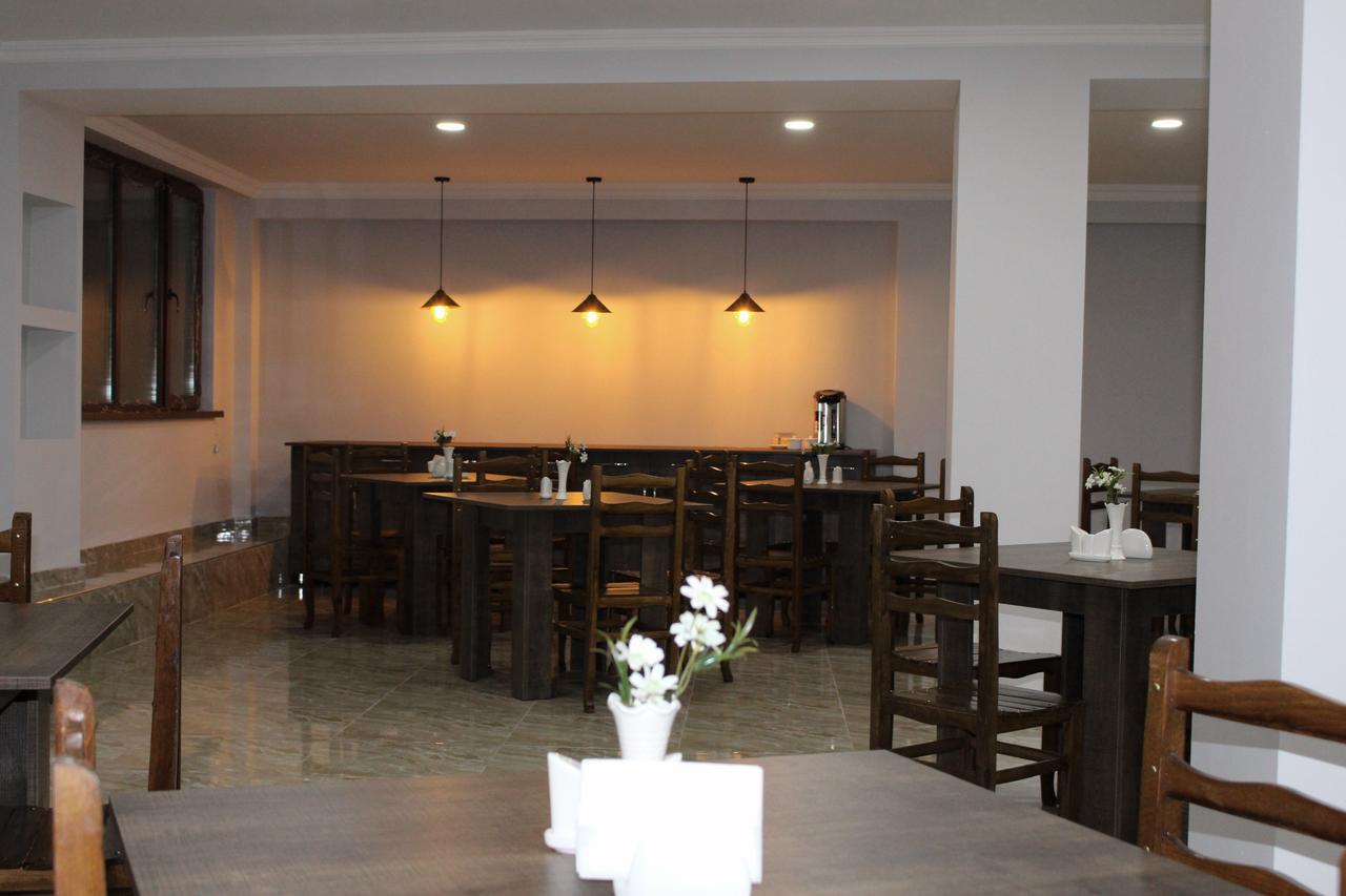 Guesthouse Gera Mestia Bagian luar foto