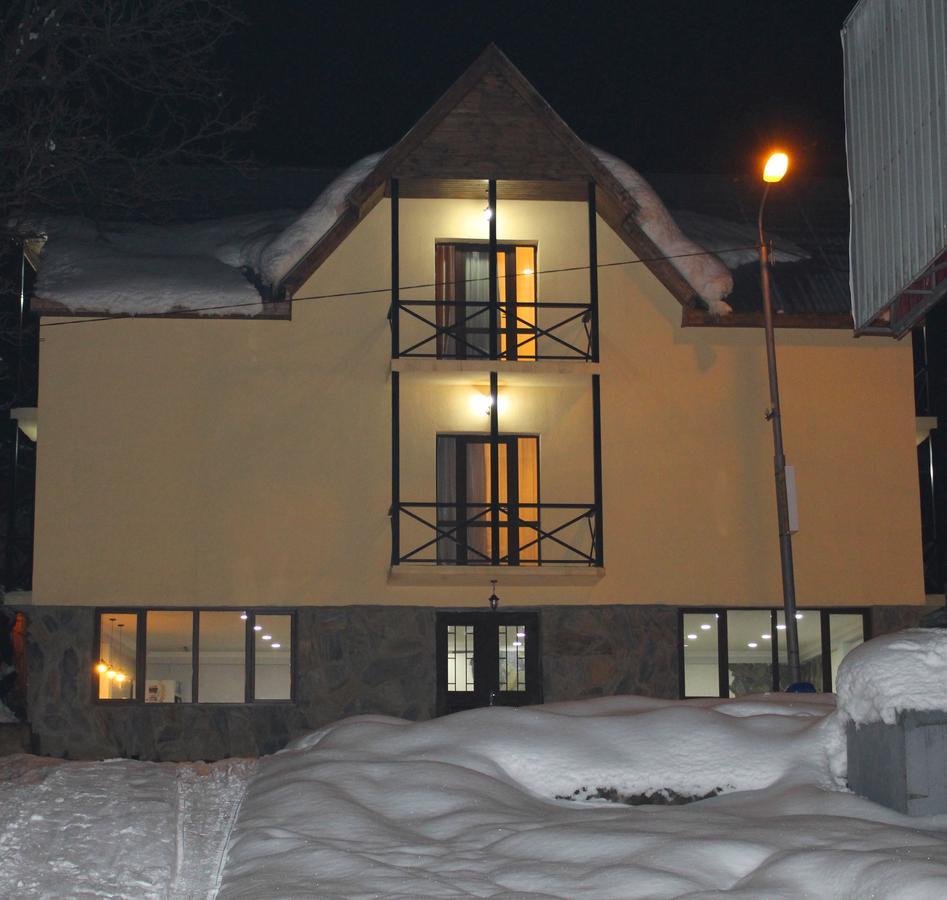 Guesthouse Gera Mestia Bagian luar foto