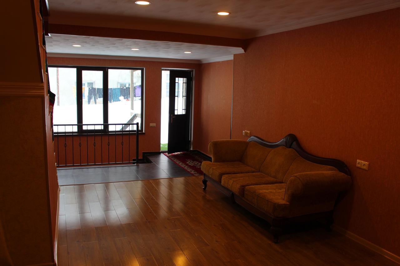 Guesthouse Gera Mestia Bagian luar foto