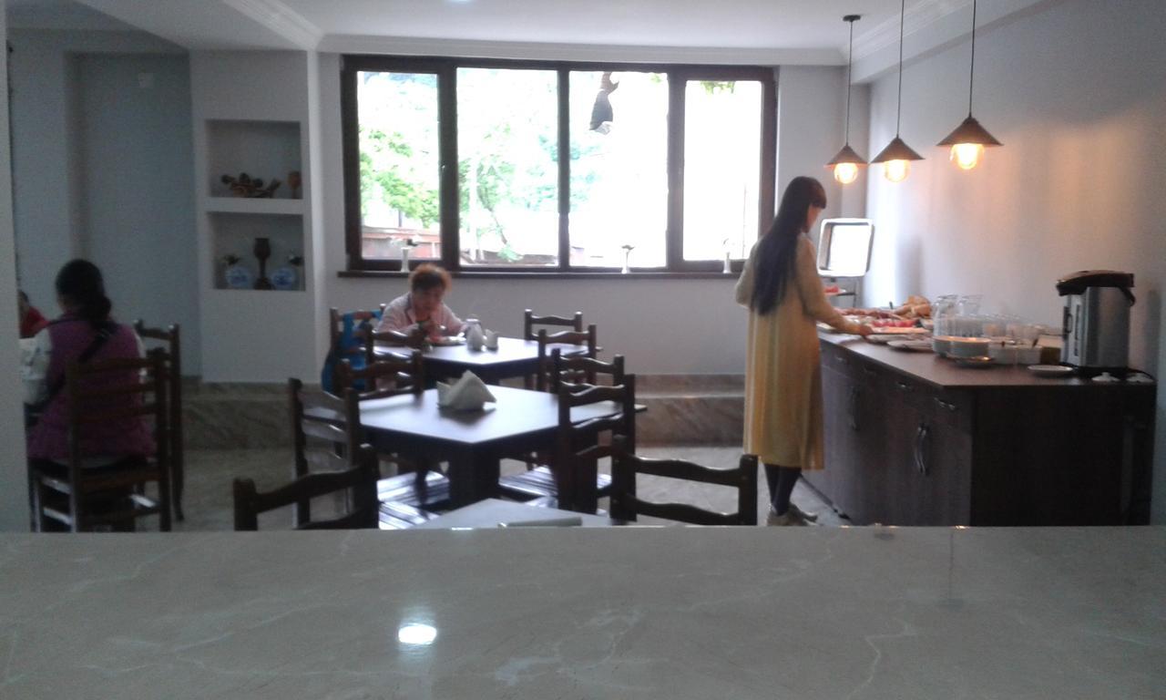 Guesthouse Gera Mestia Bagian luar foto