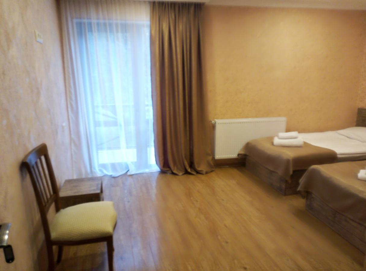 Guesthouse Gera Mestia Bagian luar foto