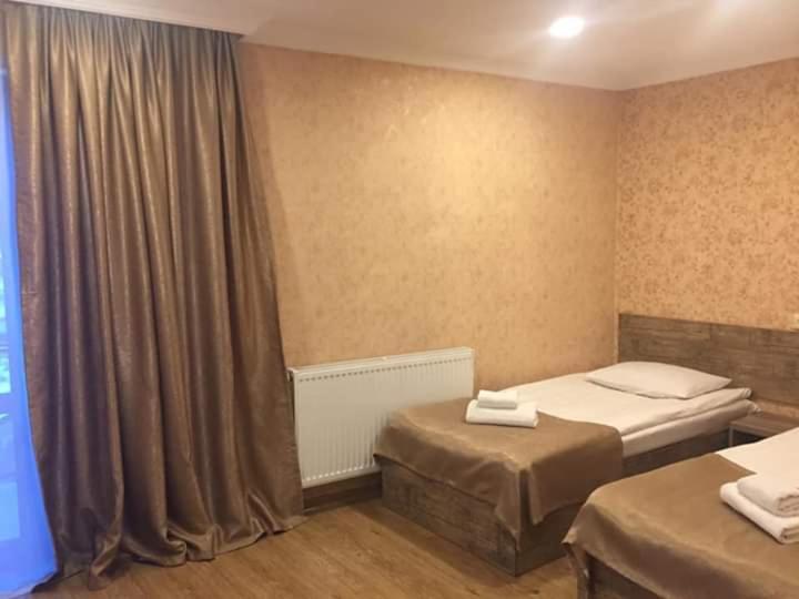 Guesthouse Gera Mestia Bagian luar foto