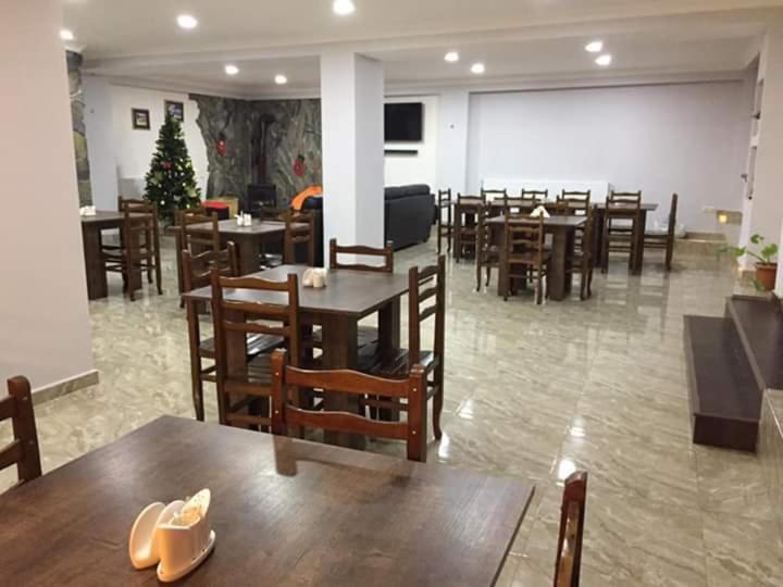 Guesthouse Gera Mestia Bagian luar foto