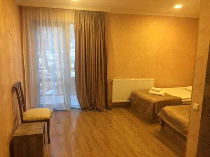 Guesthouse Gera Mestia Bagian luar foto