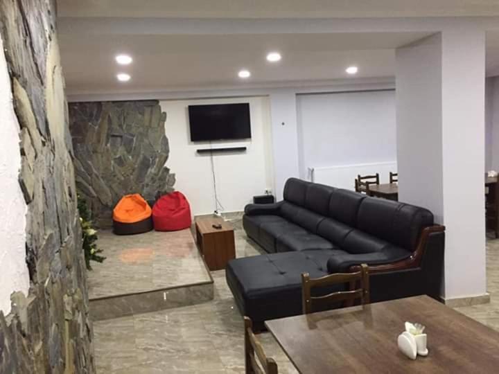 Guesthouse Gera Mestia Bagian luar foto