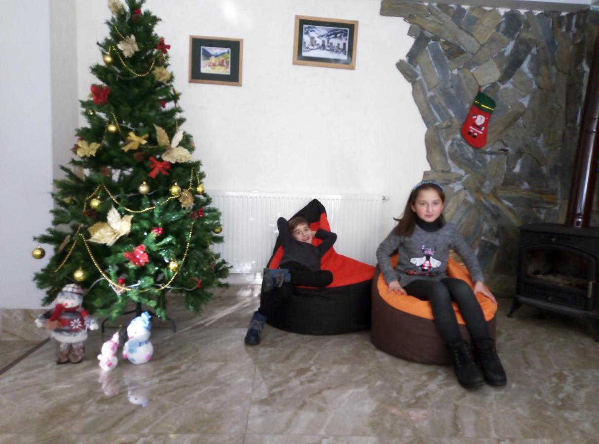 Guesthouse Gera Mestia Bagian luar foto