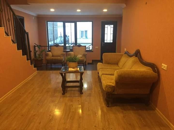 Guesthouse Gera Mestia Bagian luar foto