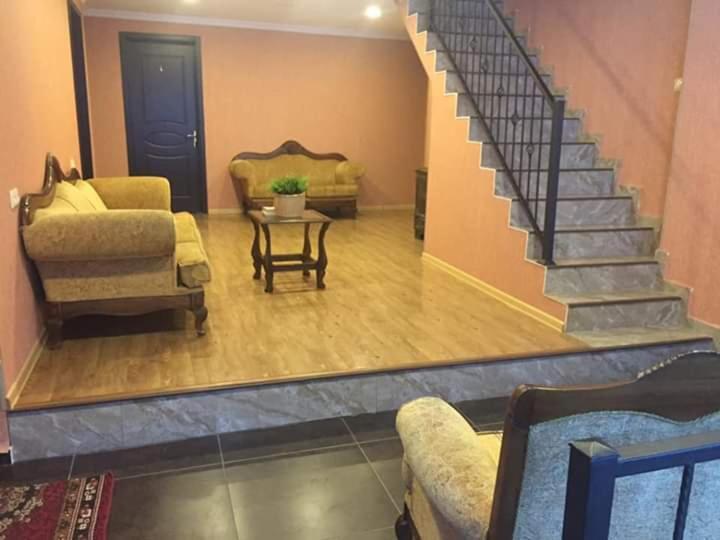 Guesthouse Gera Mestia Bagian luar foto