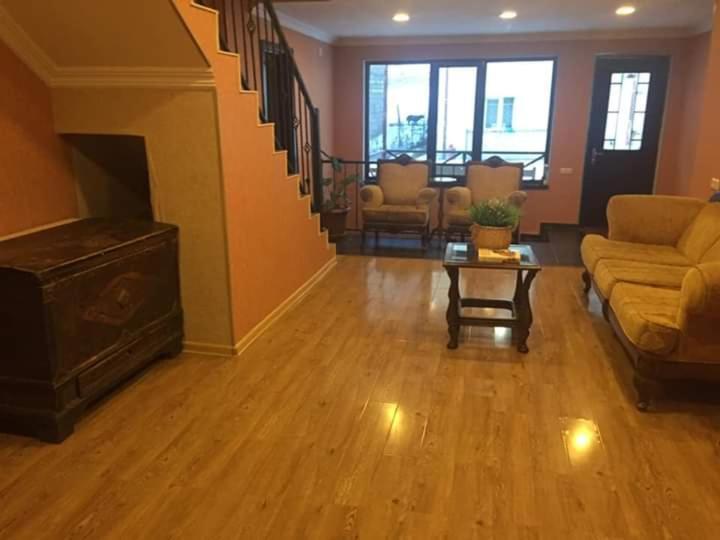 Guesthouse Gera Mestia Bagian luar foto